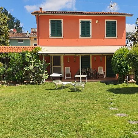 La Casa Delle Buone Letture Villa Lucca Esterno foto